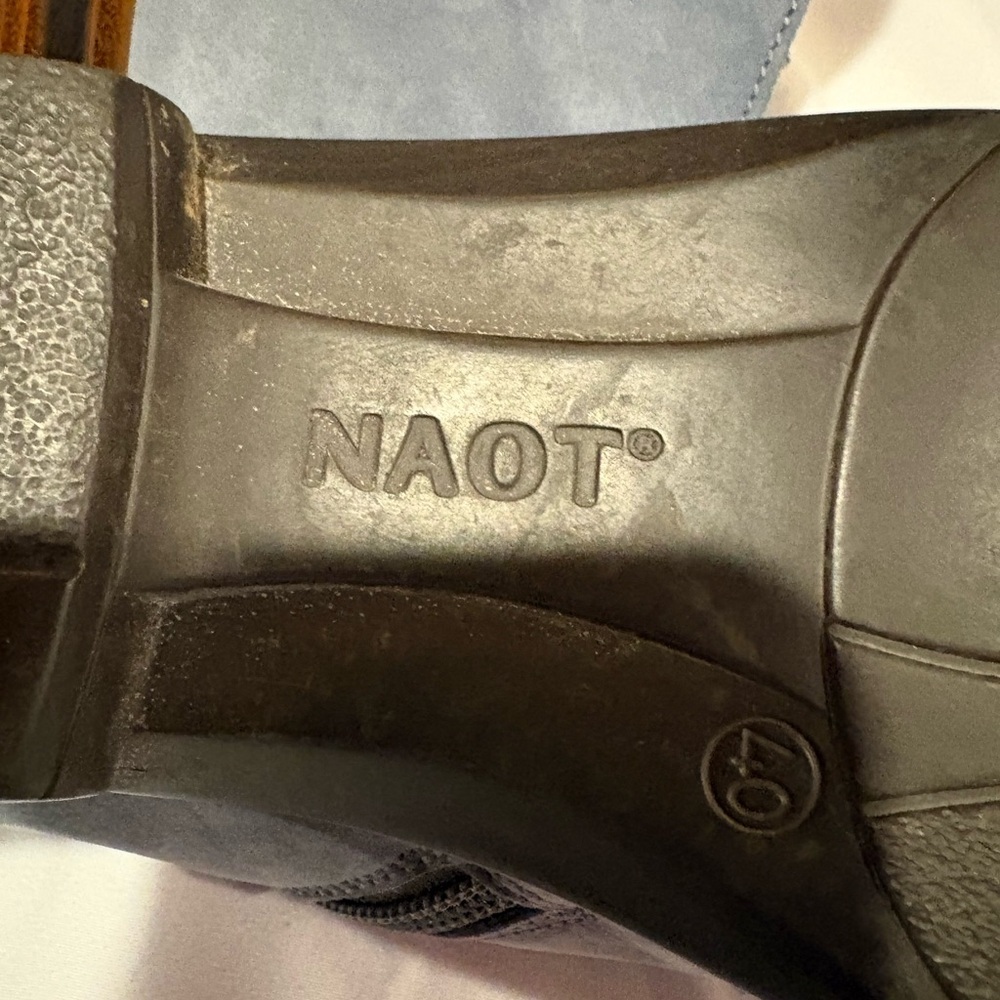 'Leveche' from Naot in Feathery Blue Nubuck/Shiitake Nubuck women’s size 40 - Picture 9 of 14